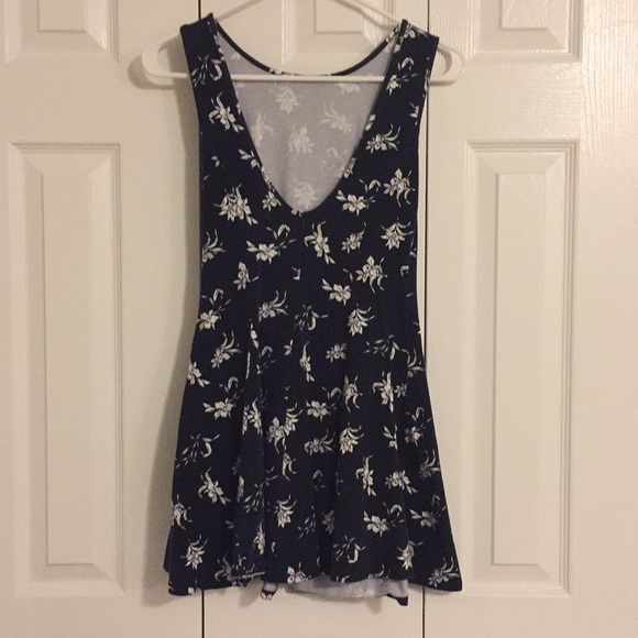 Blue and white floral dress🌺 - Picture 3 of 4